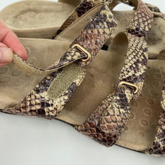 Vionic Aubrey Sandals Size 9 Brown Snake Reptile Orthaheel Triple Strap - Picture 4 of 10